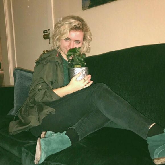 Meet your Posher, Liz - Picture 1 of 1